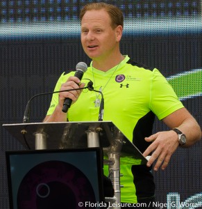 Nik Wallenda walks The Orlando Eye, I-Drive 360, International Drive, Orlando,  Florida - 29th April 2015 (Photographer: Nigel G Worrall)